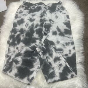 Size M Black and White Joggers E2
